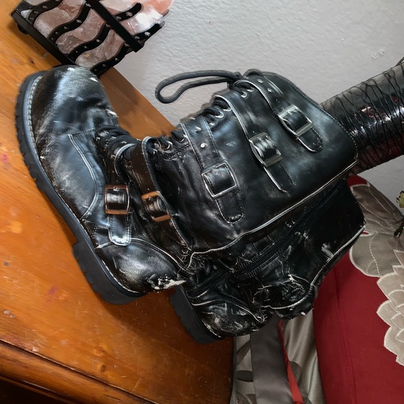 Distressed combat boots - Picture 2 of 2